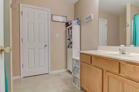 923 Flagstone Dr, Dyer, IN 46311 photo 11