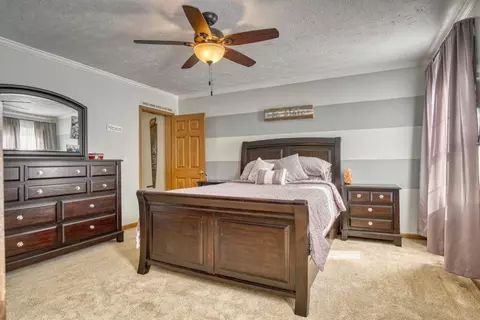 10424 N 460, De Motte, IN 46310 photo 17