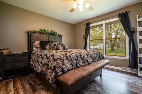 10182 N 457, De Motte, IN 46310 photo 14