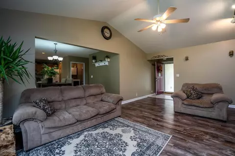 10182 N 457, De Motte, IN 46310 photo 9