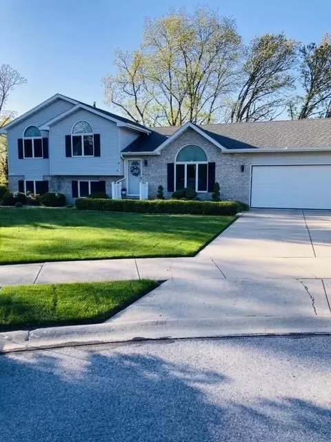 8700 Hamlin Pl, Crown Point, IN 46307 photo 2