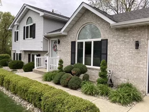 8700 Hamlin Pl, Crown Point, IN 46307 photo 1