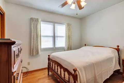 528 S Broad St, Griffith, IN 46319 photo 6