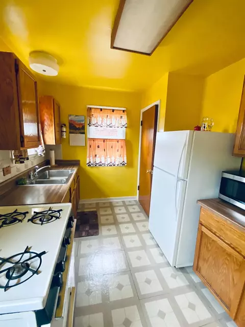 2143 Davis Ave, Whiting, IN 46394 photo 3