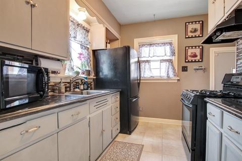 305 Gregory Ave, Munster, IN 46321 photo 4