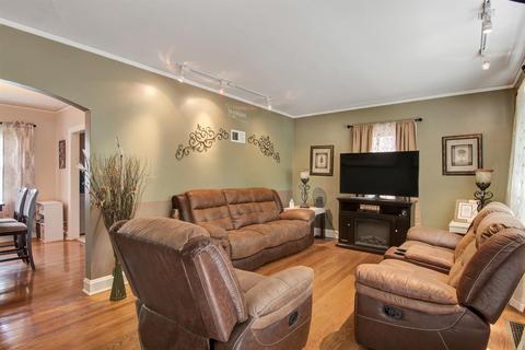 305 Gregory Ave, Munster, IN 46321 photo 3