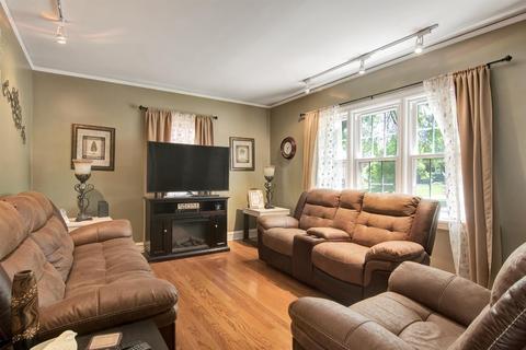 305 Gregory Ave, Munster, IN 46321 photo 5