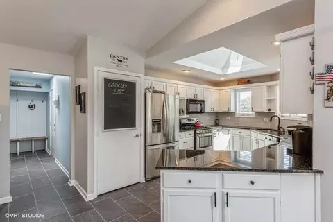9561 E Oakridge Dr, Saint John, IN 46373 photo 8