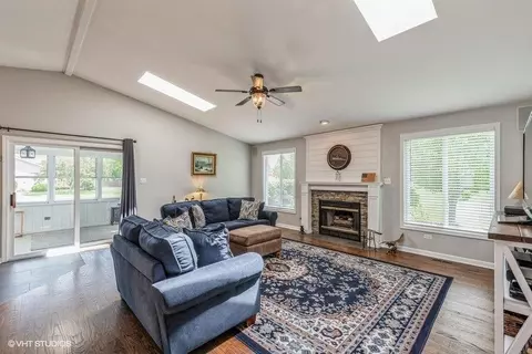 9561 E Oakridge Dr, Saint John, IN 46373 photo 4