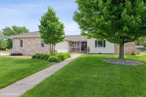 9561 E Oakridge Dr, Saint John, IN 46373 photo 1