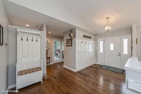 9561 E Oakridge Dr, Saint John, IN 46373 photo 3