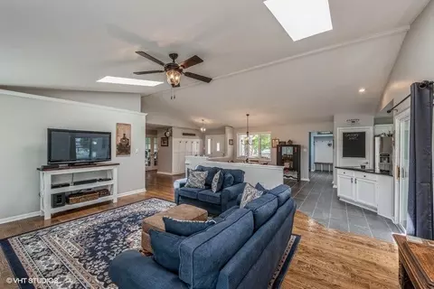 9561 E Oakridge Dr, Saint John, IN 46373 photo 6
