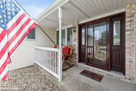 9561 E Oakridge Dr, Saint John, IN 46373 photo 2