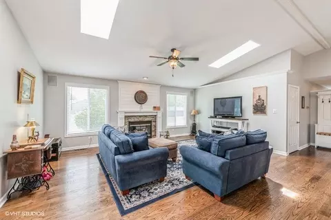 9561 E Oakridge Dr, Saint John, IN 46373 photo 5