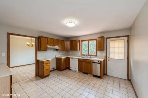 9007 Pineview Ln, Crown Point, IN 46307 photo 3