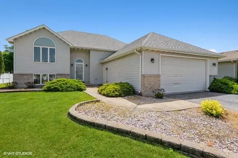 9007 Pineview Ln, Crown Point, IN 46307 photo 1