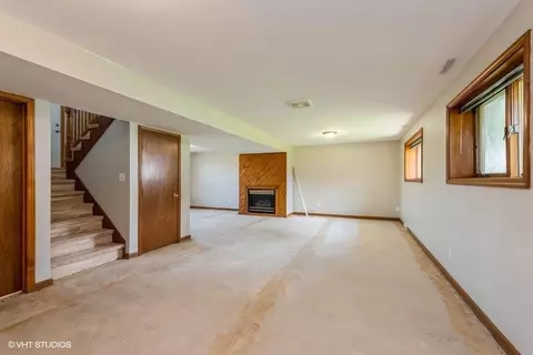9007 Pineview Ln, Crown Point, IN 46307 photo 9