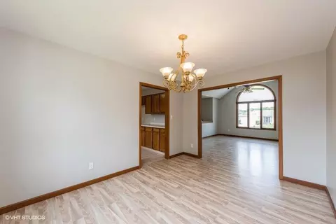 9007 Pineview Ln, Crown Point, IN 46307 photo 4