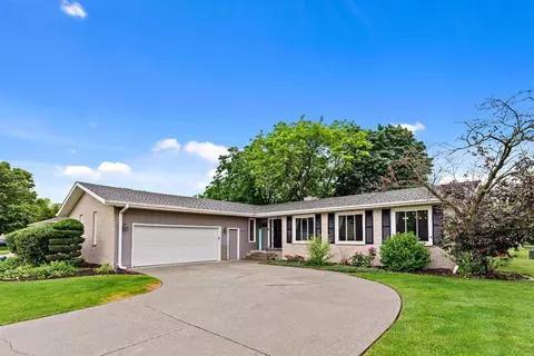 9525 Johnson St, Crown Point, IN 46307 photo 1