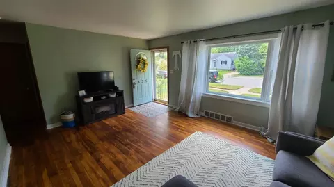 335 N Dwiggins St, Griffith, IN 46319 photo 8