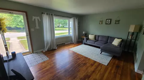 335 N Dwiggins St, Griffith, IN 46319 photo 2