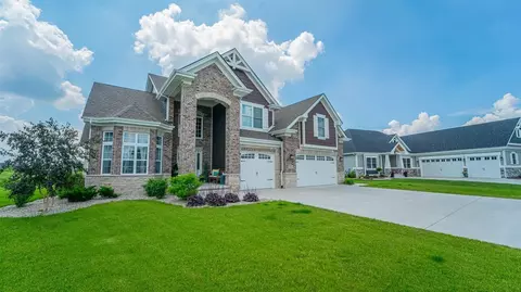 8957 Zinnia Dr, Saint John, IN 46373 photo 2