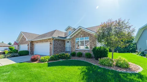 10747 Knickerbocker Ct, Saint John, IN 46373 photo 1