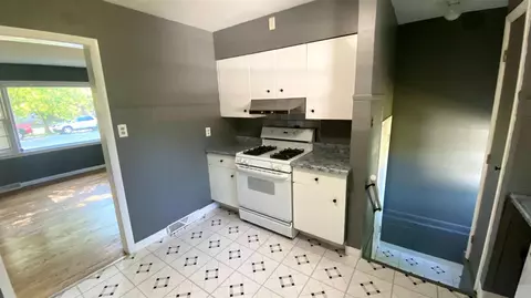 211 N Elmer St, Griffith, IN 46319 photo 7