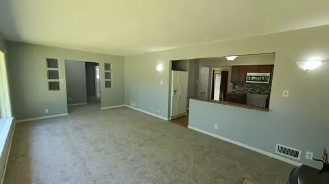 219 W Oak St, Griffith, IN 46319 photo 2