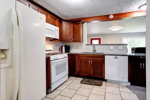 237 W Jasper St, Goodland, IN 47948 photo 7