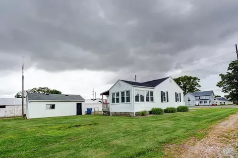 237 W Jasper St, Goodland, IN 47948 photo 3