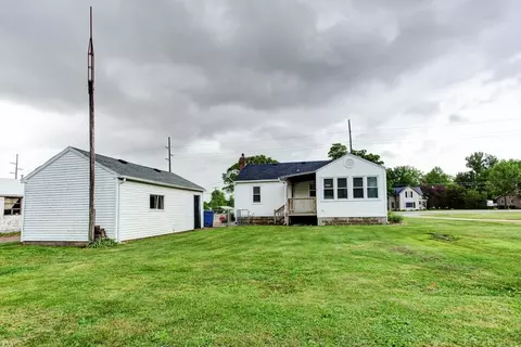 237 W Jasper St, Goodland, IN 47948 photo 4