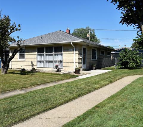 831 E Woodside Dr, Griffith, IN 46319 photo 2