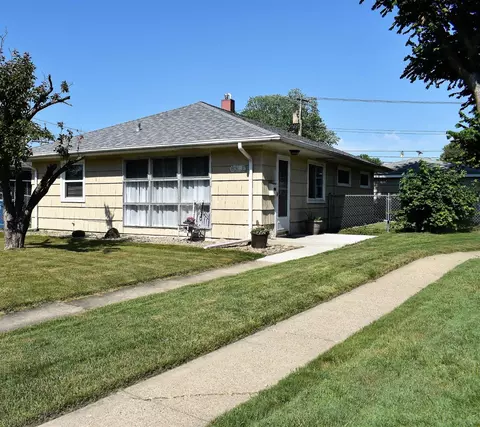 831 E Woodside Dr, Griffith, IN 46319 photo 2