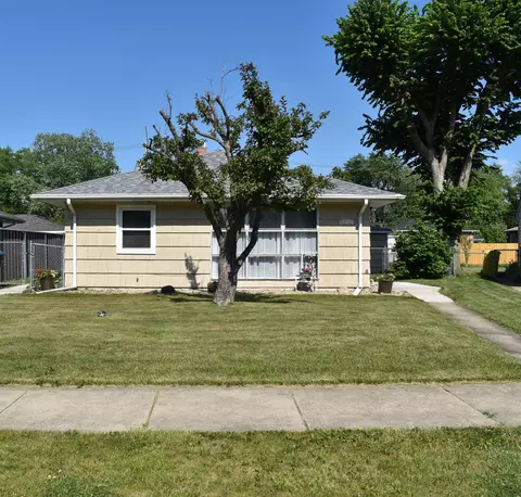 831 E Woodside Dr, Griffith, IN 46319 photo 3