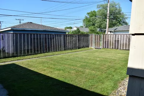 831 E Woodside Dr, Griffith, IN 46319 photo 9