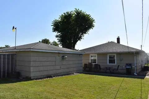 831 E Woodside Dr, Griffith, IN 46319 photo 4