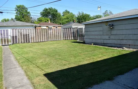 831 E Woodside Dr, Griffith, IN 46319 photo 8