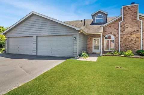 1815 Springvale Dr, Crown Point, IN 46307 photo 1