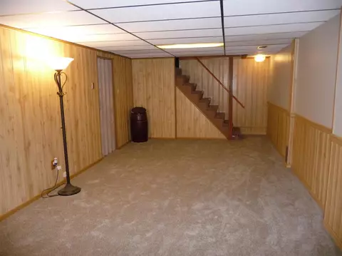 215 E Manor Dr, Griffith, IN 46319 photo 8
