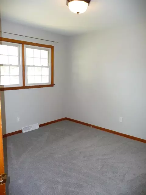 215 E Manor Dr, Griffith, IN 46319 photo 12