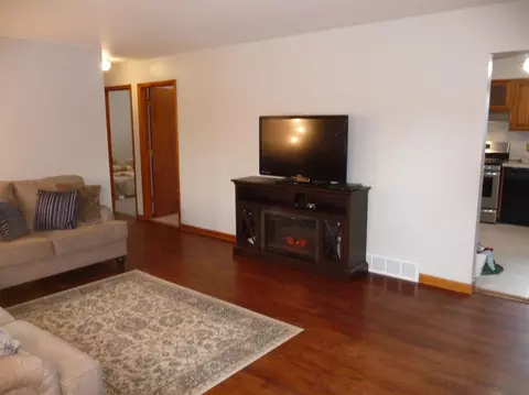 215 E Manor Dr, Griffith, IN 46319 photo 6