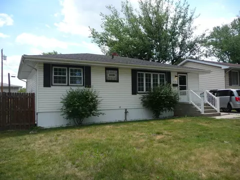 215 E Manor Dr, Griffith, IN 46319 photo 1