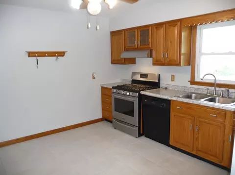 215 E Manor Dr, Griffith, IN 46319 photo 5