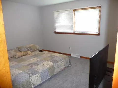 215 E Manor Dr, Griffith, IN 46319 photo 11