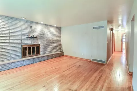 835 N Jay St, Griffith, IN 46319 photo 4