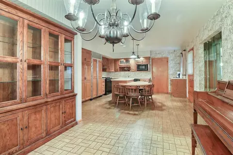 835 N Jay St, Griffith, IN 46319 photo 6