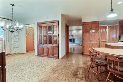 835 N Jay St, Griffith, IN 46319 photo 5