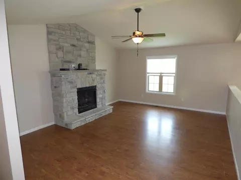1927 Daisy St, De Motte, IN 46310 photo 3