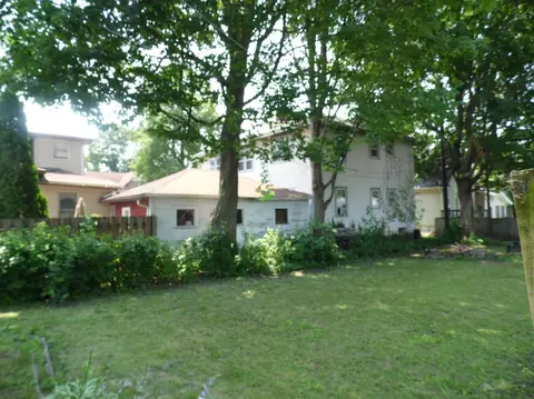 210 E St, La Porte, IN 46350 photo 3
